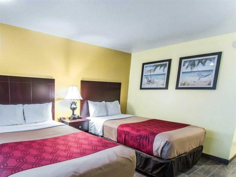 Econo Lodge Cocoa Beach - Near The Port Exterior photo