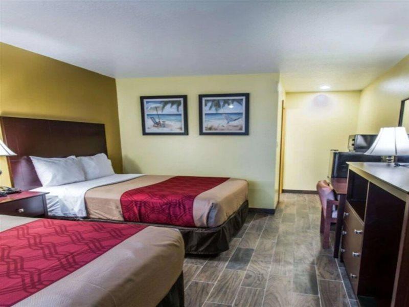 Econo Lodge Cocoa Beach - Near The Port Exterior photo