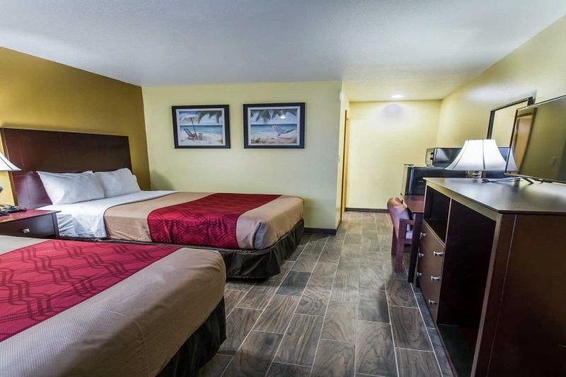 Econo Lodge Cocoa Beach - Near The Port Exterior photo