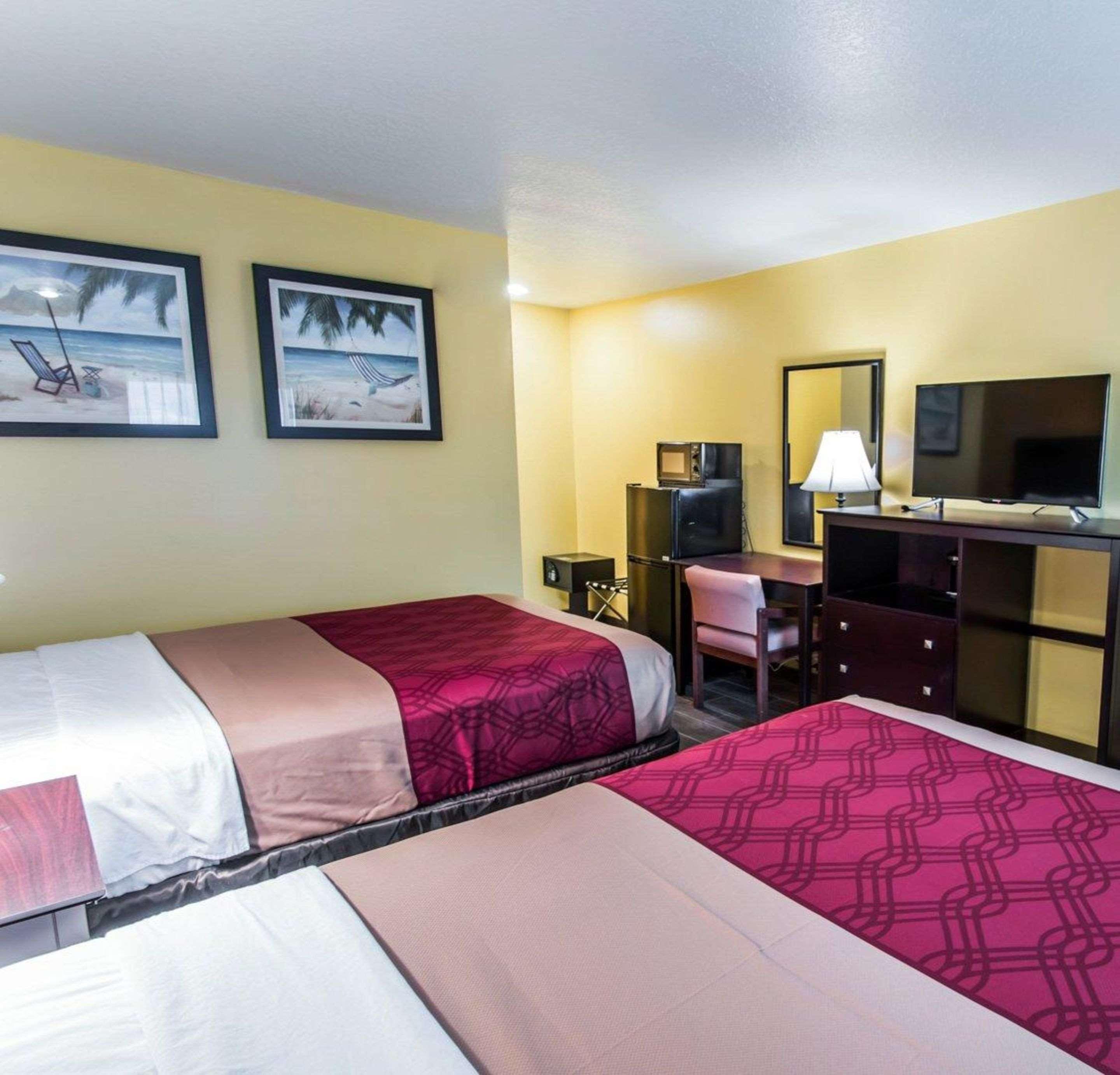 Econo Lodge Cocoa Beach - Near The Port Exterior photo