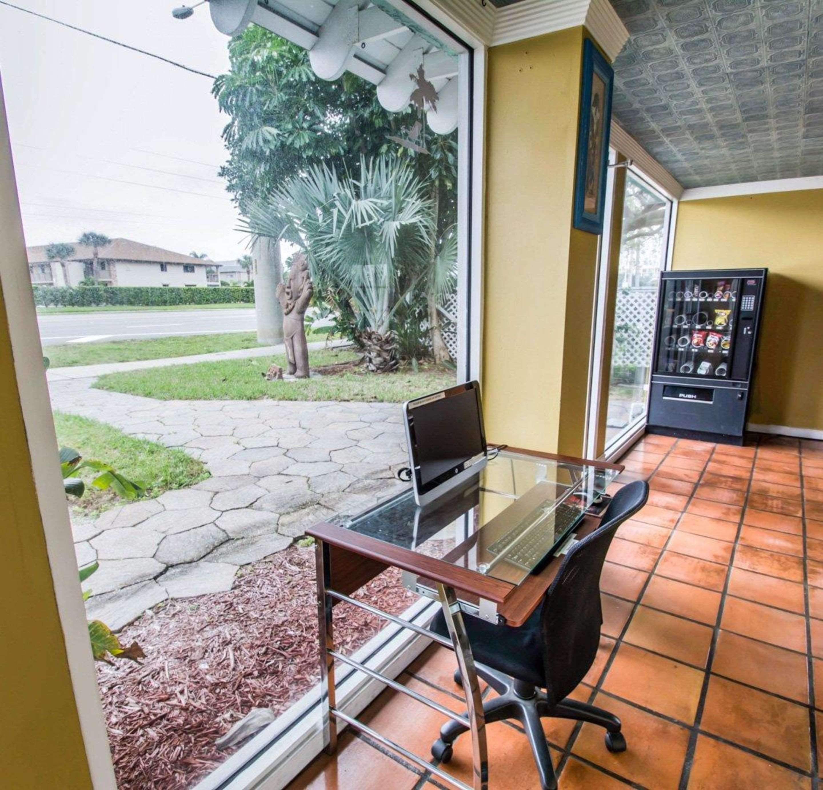 Econo Lodge Cocoa Beach - Near The Port Exterior photo