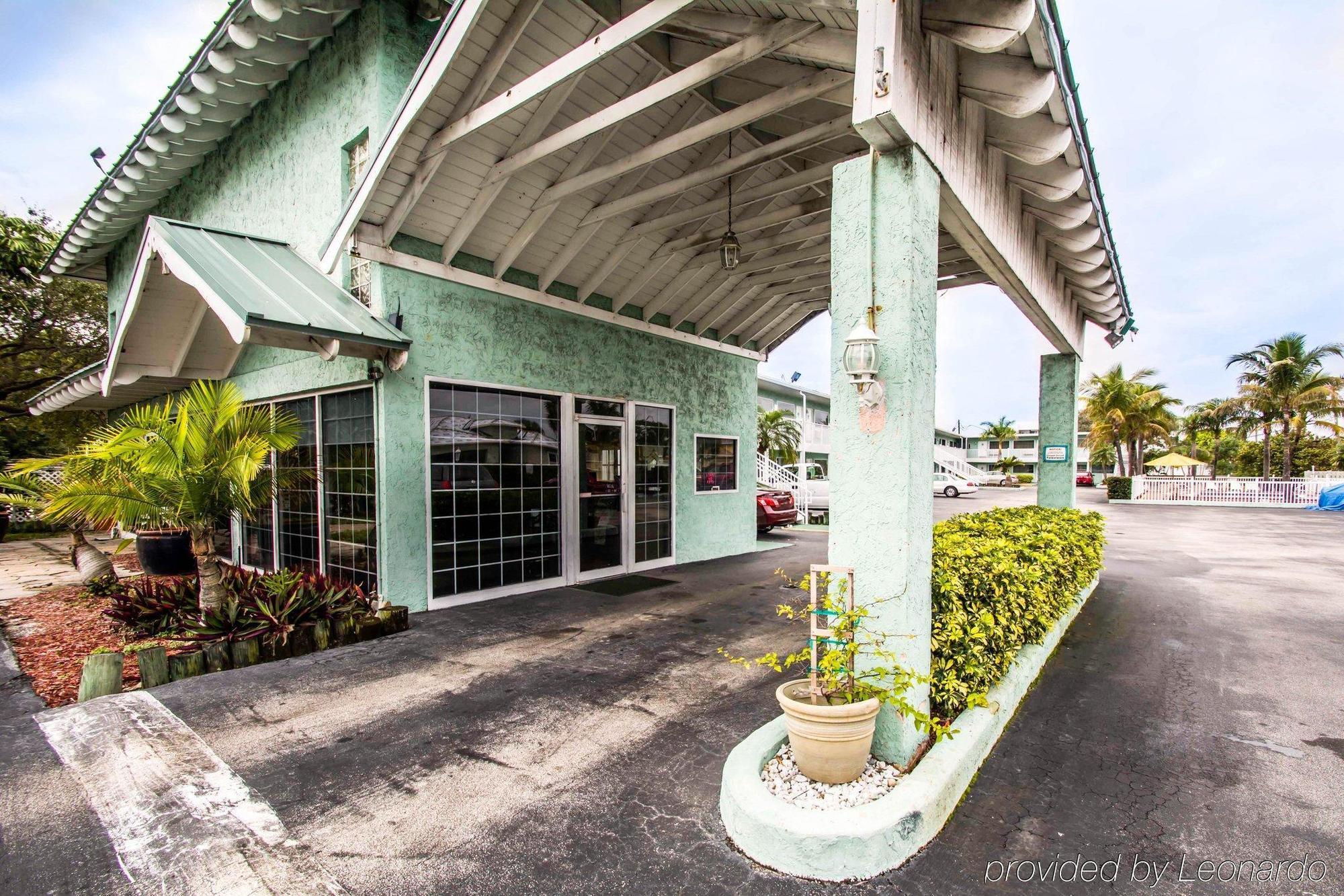 Econo Lodge Cocoa Beach - Near The Port Exterior photo