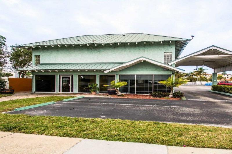 Econo Lodge Cocoa Beach - Near The Port Exterior photo