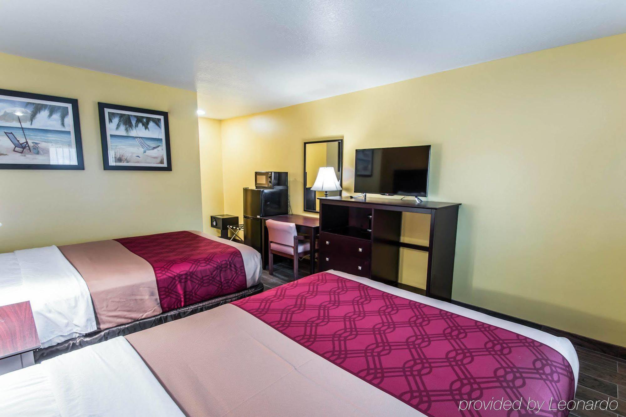 Econo Lodge Cocoa Beach - Near The Port Exterior photo