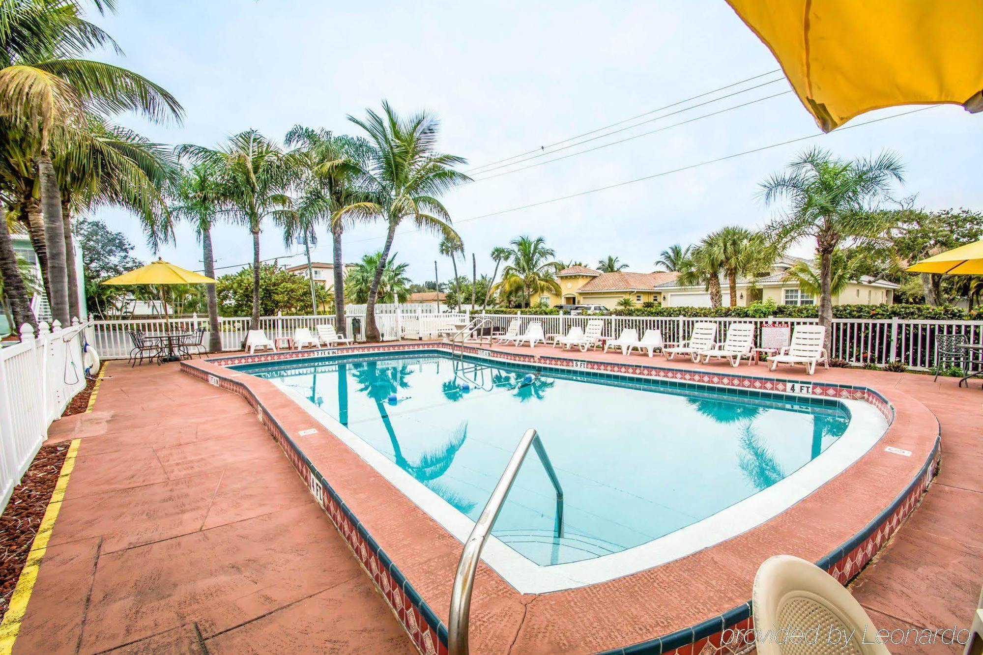 Econo Lodge Cocoa Beach - Near The Port Exterior photo