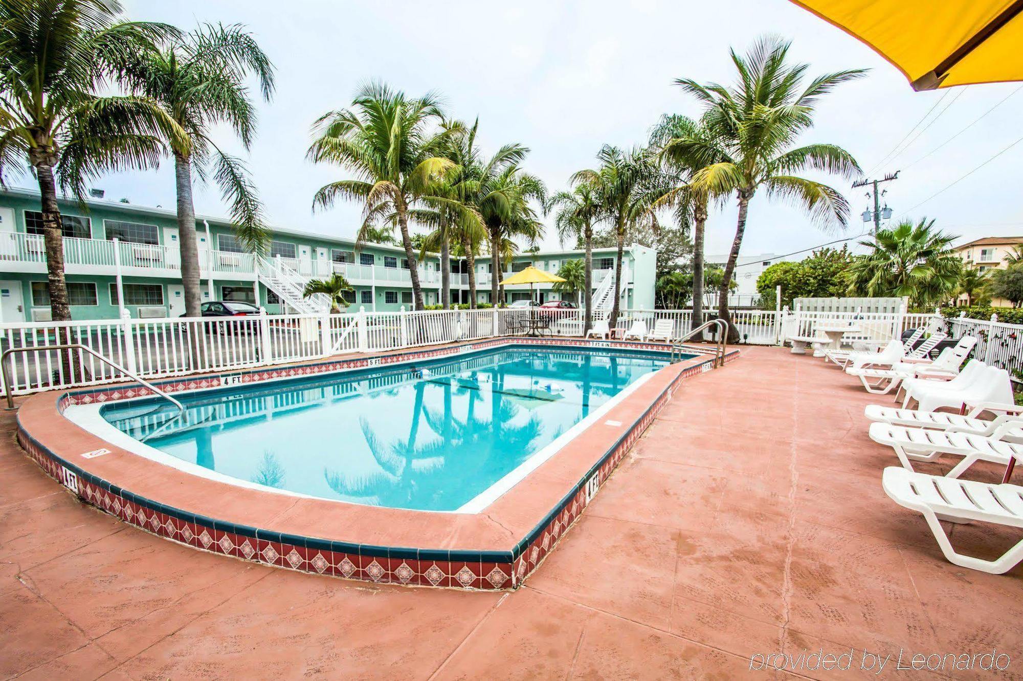 Econo Lodge Cocoa Beach - Near The Port Exterior photo